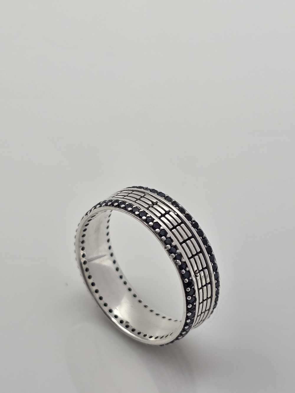 Sterling Silver 925 Textured Men's Band with Black Accents Ring Size 8
